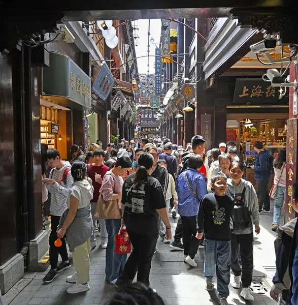 Šanghaj Čína Května 2024 Bustling Traditional Yuyuan Tourist Market Svátek Royalty Free Stock Fotografie
