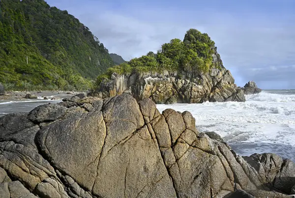 Vågor Kraschar Klipporna Västkust Karamea Strand Södra Nya Zeeland Stockfoto