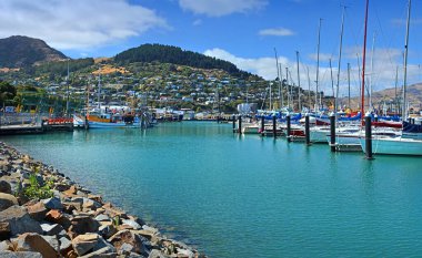 Lyttelton, Yeni Zelanda - 18 Mart 2020; Limanı, limanı ve yat limanı.