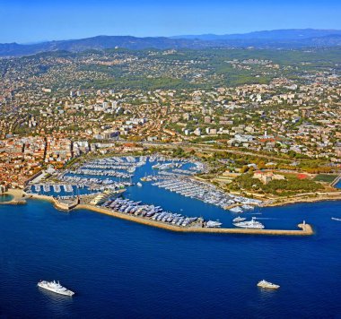 Antibes şehir ve Marina havadan görünümü, Cote d'Azur Provence Fransa