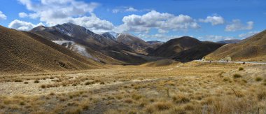 Lindis Geçidi Panorama 'da önü çorap, arkası Güney Alpleri, Orta Otago, Yeni Zelanda