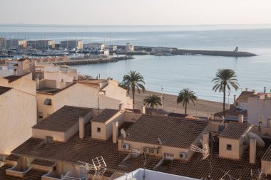 Çatı Görünümü ve Port; El Campello; Alicante; İspanya