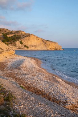 Cliffs and Bay Xarco Beach; Villajoyosa, Alicante; İspanya