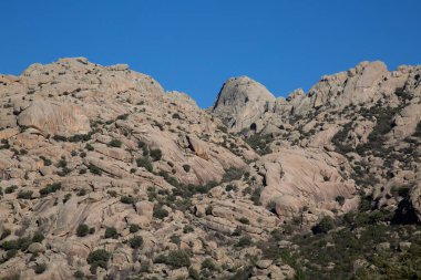 Pedriza Ulusal Parkı 'ndaki Rocky Peyzaj Sahnesi; Manzanares; Madrid; İspanya