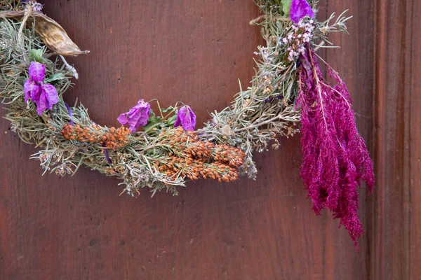 Natural Christmas Wreath Docoration Wooden Door — Stock Photo, Image