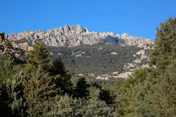 Pedriza国家公园的雪峰和景观 曼萨纳雷斯 西班牙马德里 图库图片