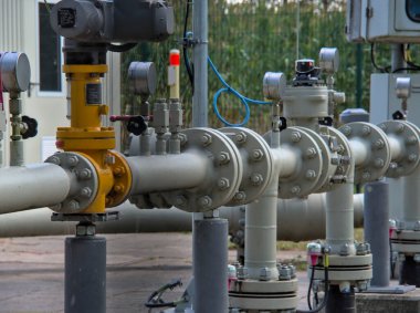 Köyün dışına doğal gaz dağıtımı.