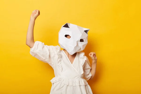 Foto Una Mujer Anónima Llena Alegría Con Vestido Máscara Gato — Foto de Stock