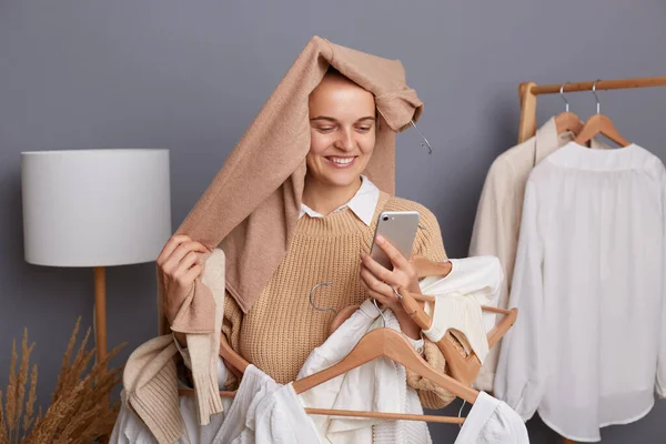 Portrait Delighted Satisfied Woman Shopper Clothes Her Head Holding Clothing — Stock Photo, Image