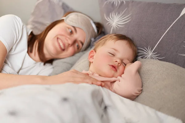 Portrait Smiling Satisfied Mother Her Cute Baby Lying Bed Morning — Stock Photo, Image