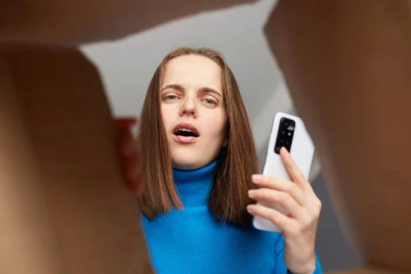 Shocked Scared Brown Haired Woman Customer Wearing Blue Turtleneck Unpacking — Stock Photo, Image