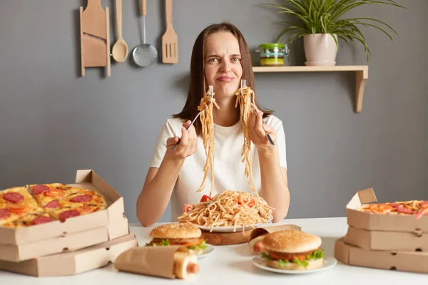 What Awful Meal Irritated Frustrated Woman Brown Hair Wearing White — Stock Photo, Image