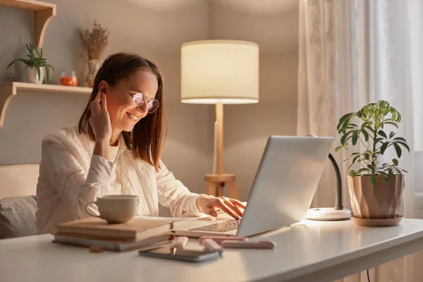 Indoor Shot Friendly Happy Cheerful Business Woman Freelancer Sitting Home — Stock Photo, Image