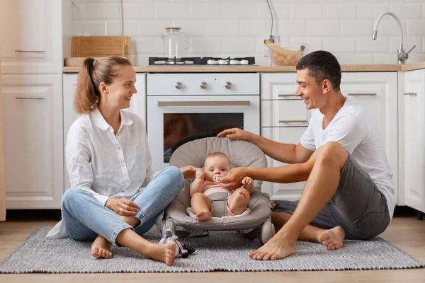 Young Family Little Child Sitting Floor New Modern Design Kitchen — Stock Photo, Image