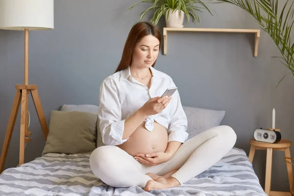 Brown Haired Beautiful Cute Future Mother Using Mobile Phone Pregnant — Stock Photo, Image