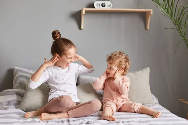 Indoor Shot Crazy Happy Little Girls Playing Bedroom Two Sisters — Stock Photo, Image