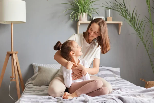 Happy Mother Day Smiling Happy Positive Mother Daughter Sitting Bed — Stock Photo, Image