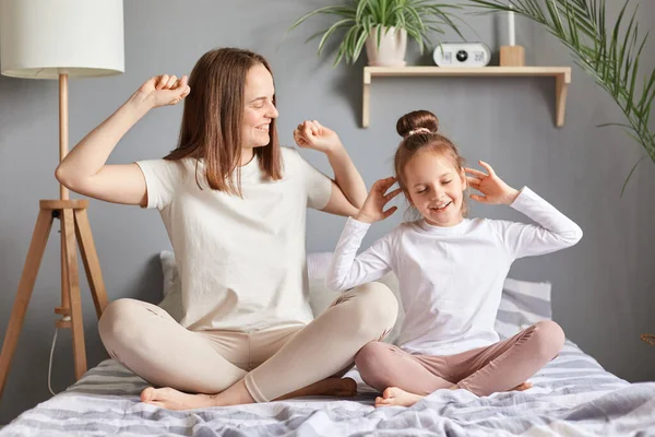 Home Portrait Playful Mother Daughter Trying Practicing Yoga Meditating Having — Stock Photo, Image