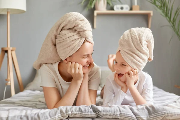 Delighted Cute Family Resting Taking Shower Mother Daughter Laying Bed — Stock Photo, Image