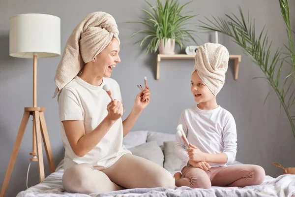 Extremely Happy Family Spending Lazy Weekend Mother Daughter Towels Bed — Stock Photo, Image