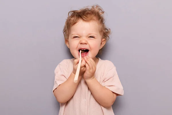 Гігієна Ротової Порожнини Стоматологічна Допомога Сміється Смішно Маленька Дитина Чистить — стокове фото