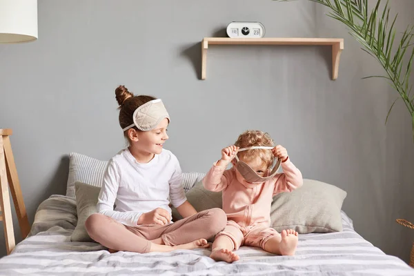 Two Little Sisters Wearing Sleep Masks Playing Together Bedroom Giggling — Stock Photo, Image