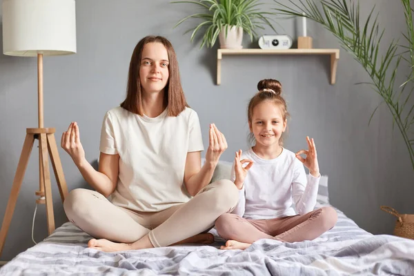 Young Girl Sitting Lotus Position Closed Eyes Peaceful Expression Practicing — Stock Photo, Image