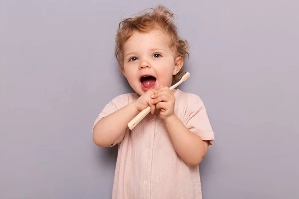 Υγιές Στόμα Και Τρόπος Ζωής Από Μικρή Ηλικία Αστείο Κοριτσάκι — Φωτογραφία Αρχείου