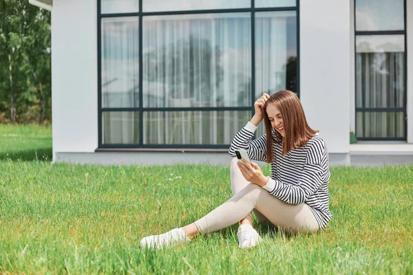 Attractive Happy Woman Wearing Striped Shirt Leggins Sitting Grass Modern — Stock Photo, Image