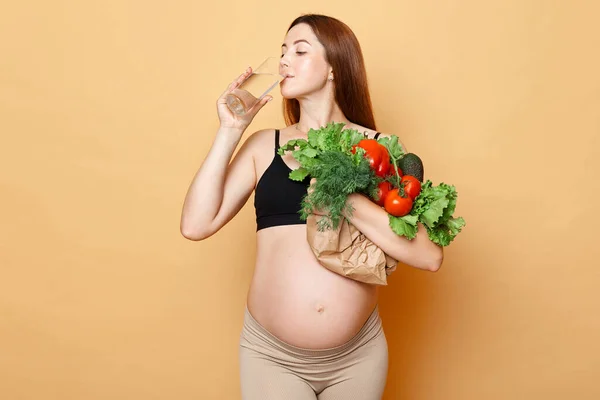 Vatten Balans Och Hälsosam Kost Graviditeten Friska Gravid Kvinna Omfamnar — Stockfoto