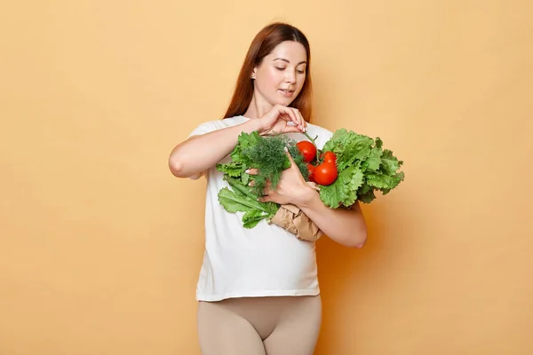 Framtida Mor Köper Ekologisk Mat Gravid Kvinna Håller Färska Grönsaker — Stockfoto