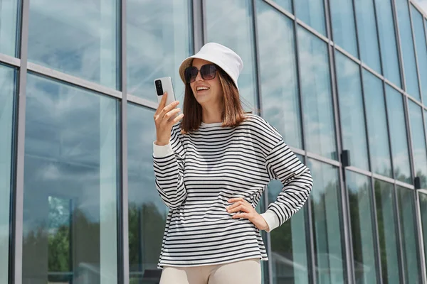 Smiling Happy Woman Wearing Striped Shirt Panama Sunglasses Having Video — Stock Photo, Image