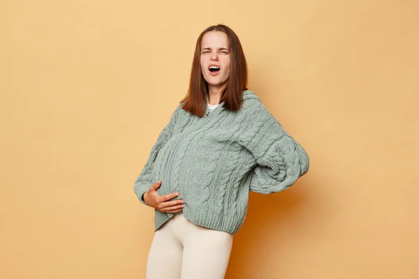 Triste Joven Embarazada Malsana Vistiendo Suéter Punto Pie Aislado Sobre — Foto de Stock
