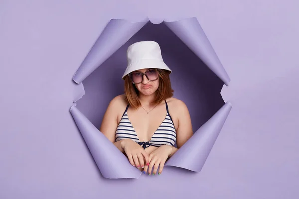 Mujer Triste Infeliz Vistiendo Traje Baño Panama Gafas Sol Rompiendo — Foto de Stock