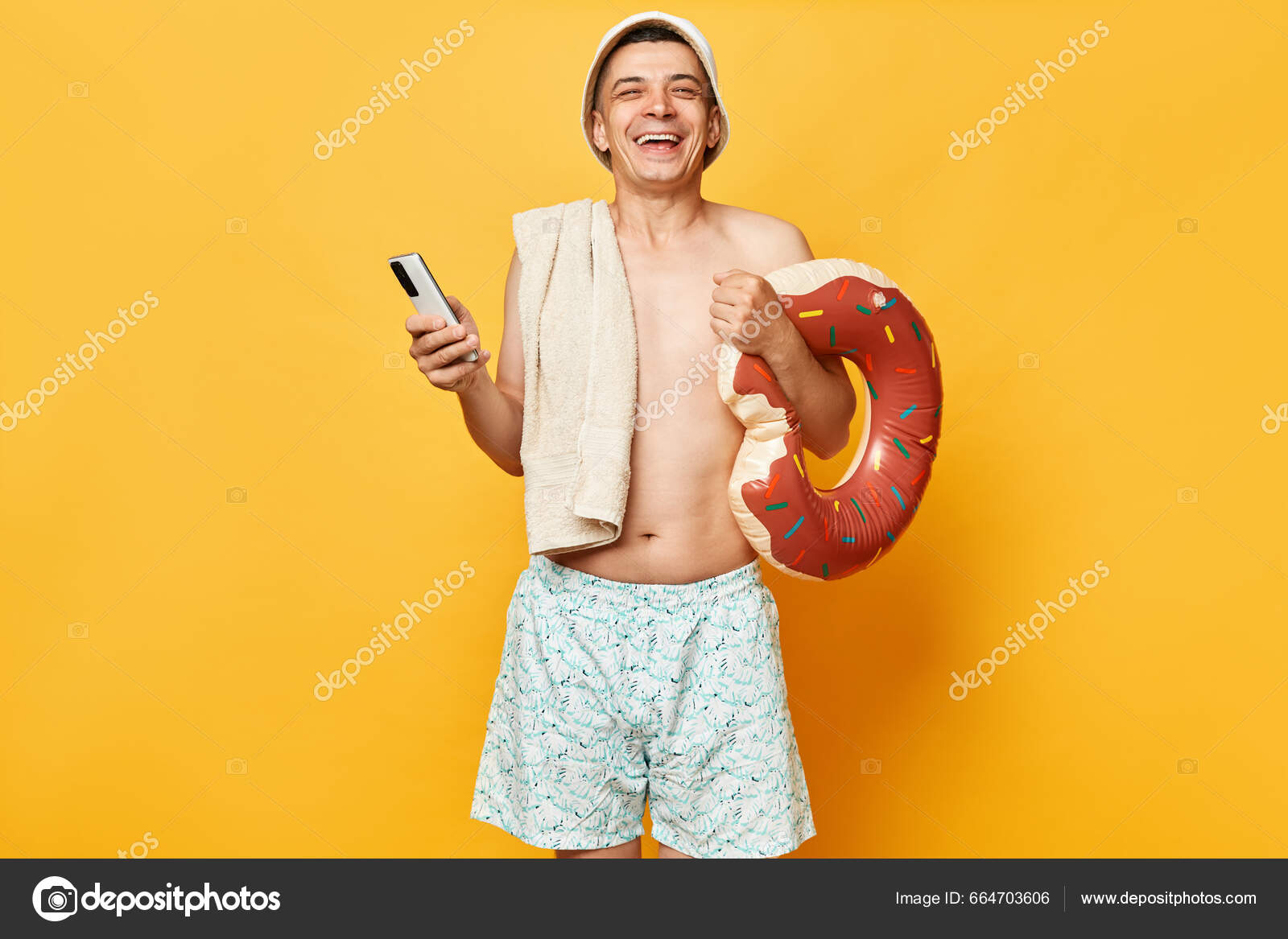 Upset adult man wearing shorts swimsuit... - Stock Photo [106541928] - PIXTA