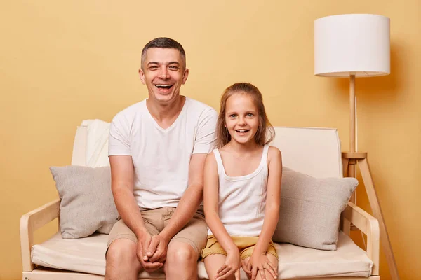 Extremely Happy Cheerful Father Talking His Daughter Sitting Cough Home — Stock Photo, Image