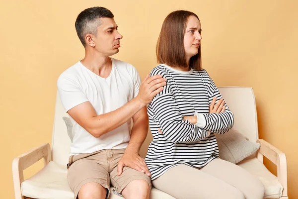 Family Relationship Problems Brunette Man Gently Touching Woman Shoulder Family — Stock Photo, Image