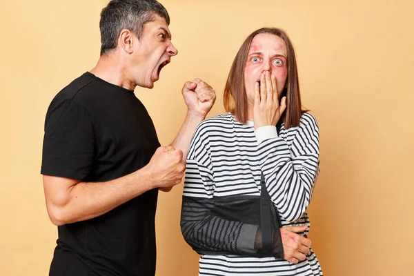 Castigo Físico Violentos Gritos Con Emociones Negativas Hombre Mujer Con — Foto de Stock
