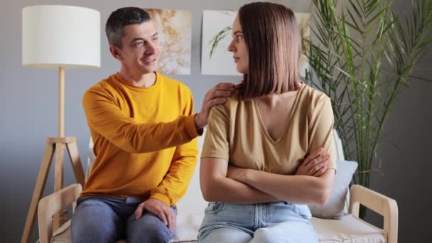 Combat Stressant Affaire Insatisfaite Frustration Amoureuse Couple Assis Sur Canapé — Video