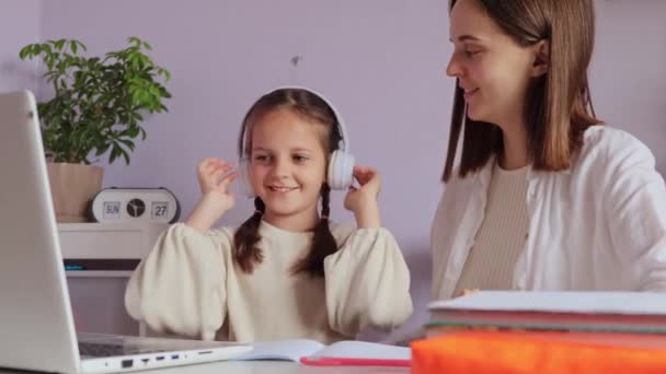 Brown Haired Little Girl Pigtails Sitting Front Laptop Her Mother — Stock Video