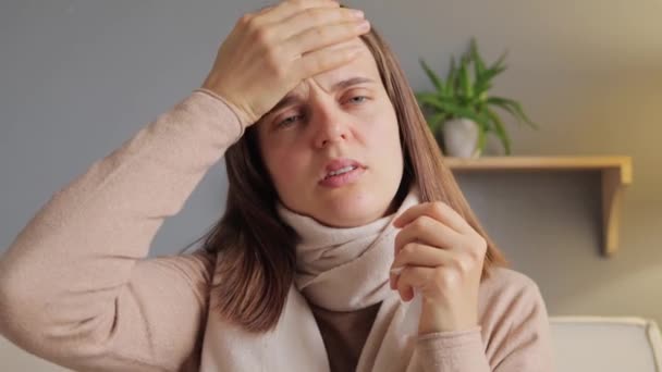 復旧プロセス インフルエンザの季節性ウイルス感染症を有する不健康な女性 グリップ症状に苦しむ高温チル 伝染性頭痛 — ストック動画