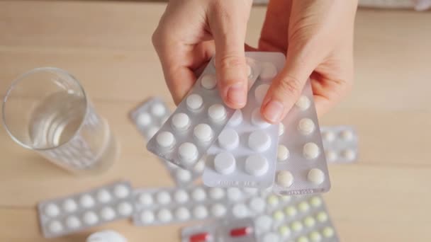 Apothekentabletten Gesundheitsversorgung Rezeptpflichtige Medikamente Verschiedene Tabletten Tabletten Kapseln Auf Dem — Stockvideo