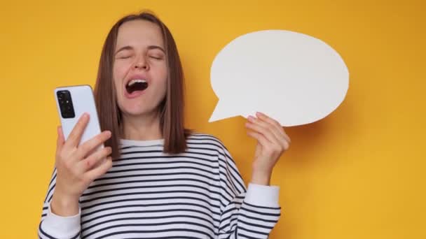 Sleepy Woman Wearing Striped Shirt Holding Speech Bubble Copy Space — Stock Video
