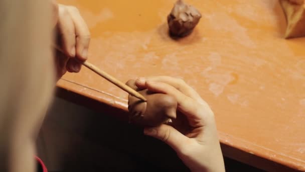 Çömlekçilik Sanatla Heykel Yapmak Çömlek Atölyesinde Sanatları Kil Sanatı Çocuk — Stok video