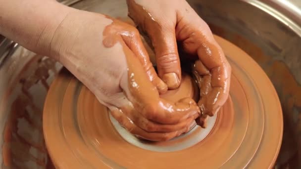 Praca Artisana Umiejętność Rękodzieła Kształtowanie Gliny Ręcznie Robiona Forma Ceramiczne — Wideo stockowe