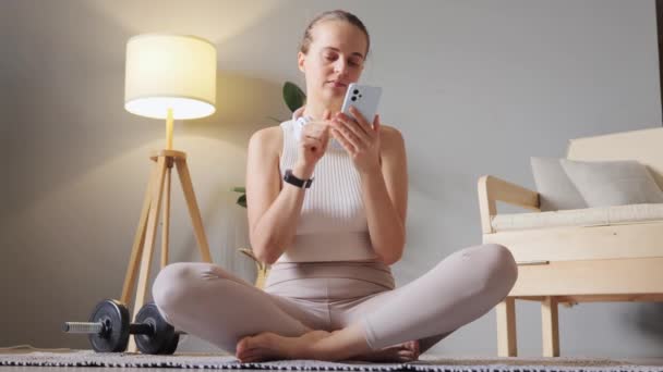 Yoga Meditación Línea Estilo Vida Saludable Interiores Deportiva Atlética Con — Vídeos de Stock