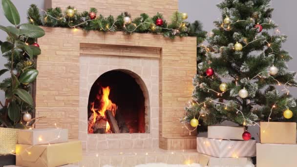 Красиво Украшенная Гостиная Рождество Зимний Праздник Демонстрирует Обернутые Подарочные Коробки — стоковое видео