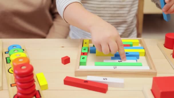 Kolorowa Sztuka Maluszka Zabawne Zajęcia Przedszkolne Logiczne Budowlane Zabawki Gry — Wideo stockowe