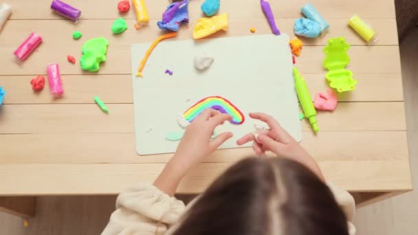 Pequenas Mãos Acção Aulas Moldagem Coloridas Diversão Criação Figura Momentos — Vídeo de Stock