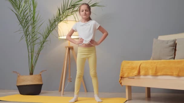Aktives Spiel Hause Gesunde Gewohnheiten Für Kinder Hallenturnen Für Kinder — Stockvideo